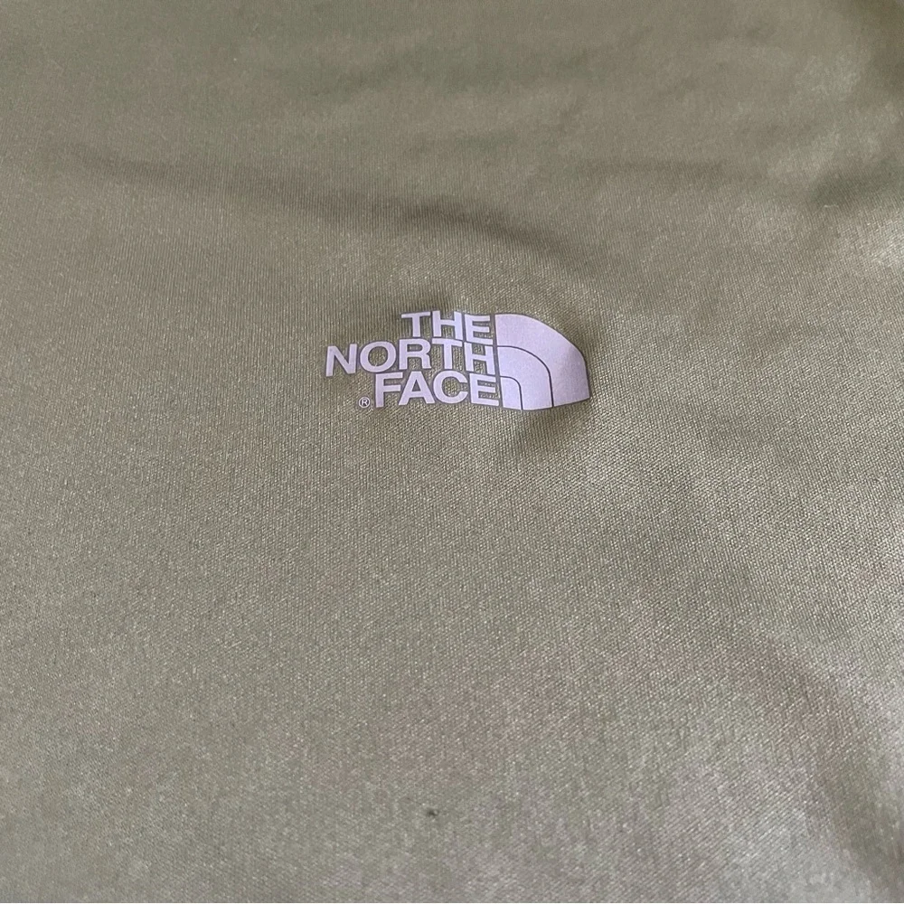 The North Face Hunter Green Long‎ Sleeved Wick Away Tee Size Large